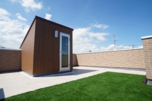【屋上プラン-Basic施工例】落葉やほこりを取り除くだけのメンテナンスフリー工法(屋上)