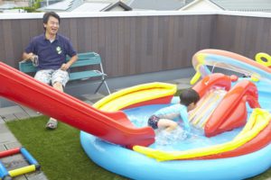 【屋上庭園の楽しみ方】夏の定番♪屋上プール