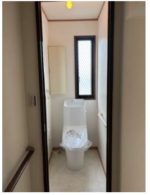 お掃除もラクラクな、強力洗浄の超節水トイレ(内観)