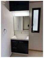 収納豊富な洗面化粧台(内観)